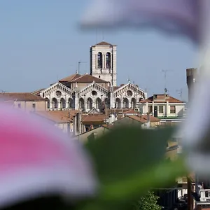 Szálloda Carlton, Ferrara